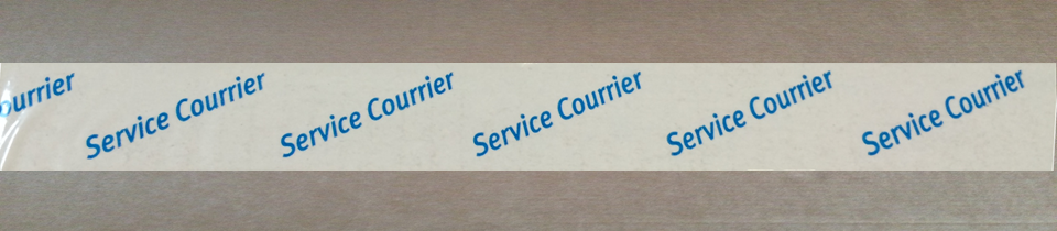 Ruban imprimé avec la mention Service courrier