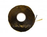 Mastic noir sous forme de cordon préformé et disposé en rouleau avec protecteur