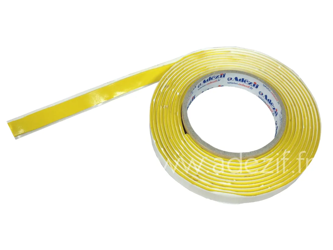 Mastic butyle jaune présenté en rouleau servant de joint d'étanchéité pour les moulages sous vide adezif 350